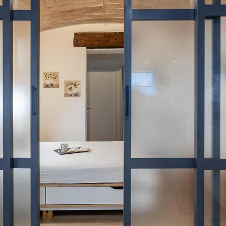 Mari Flat - Posto Auto E Metro - Italywego Apartment *