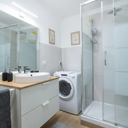 Mari Flat - Posto Auto E Metro - Italywego Apartament *