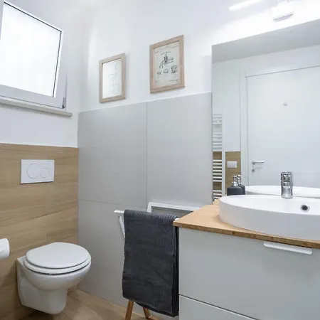 Mari Flat - Posto Auto E Metro - Italywego Apartament